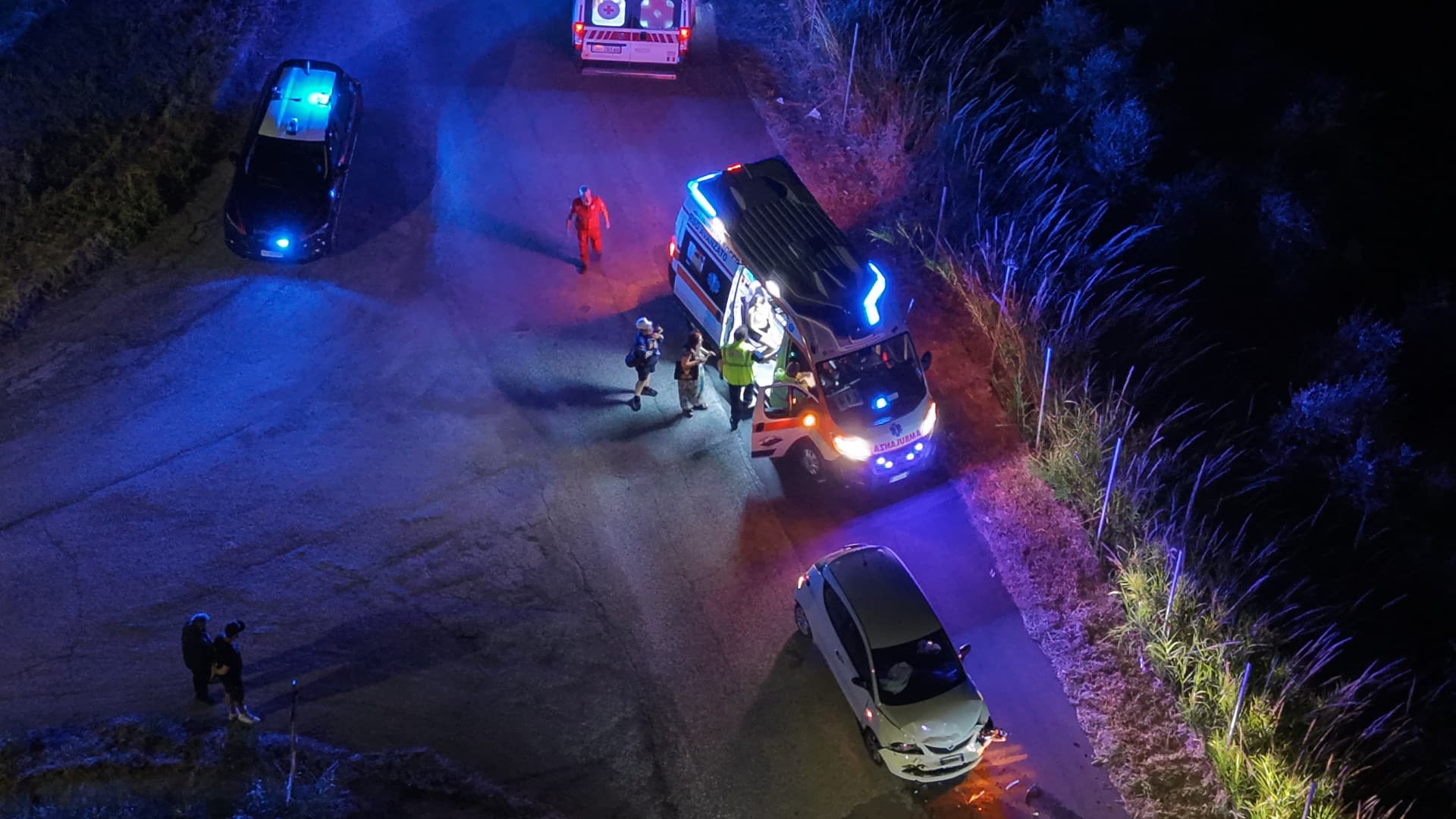 Schianto nella notte a Mosciano: due giovani feriti in via Pescara - Video
