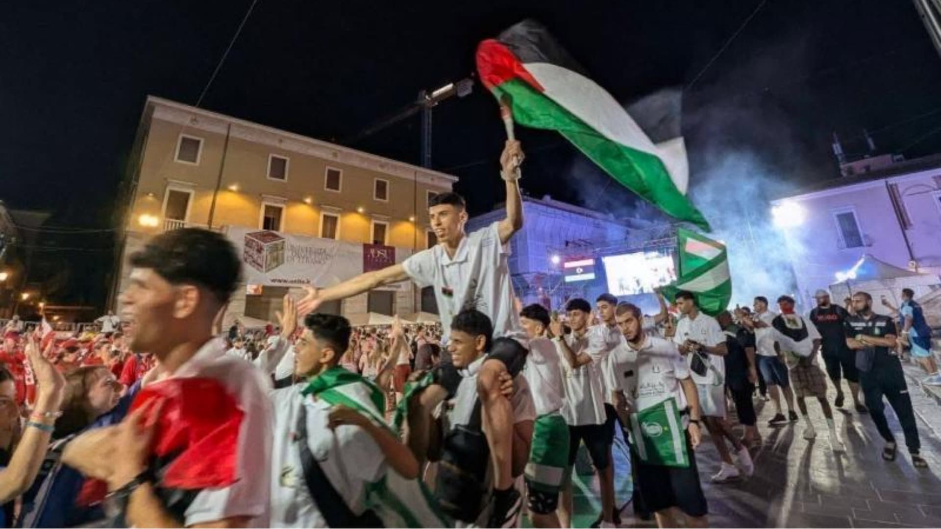 Coppa Interamnia, Teramo ritrova la sua festa: migliaia di persone alla sfilata inaugurale