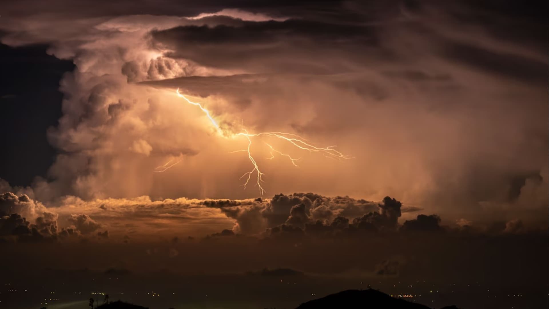 Meteo Abruzzo: allerta gialla e calo termico in vista, arrivano temporali e grandinate